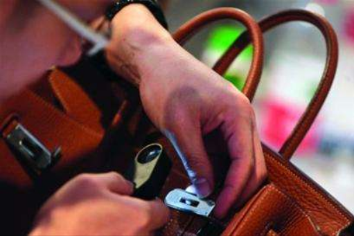 奢侈品如何運用二維碼技術打假防假